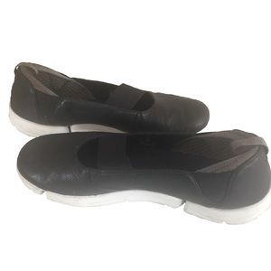 Closet closing - 3 for $5 
 Clarks -